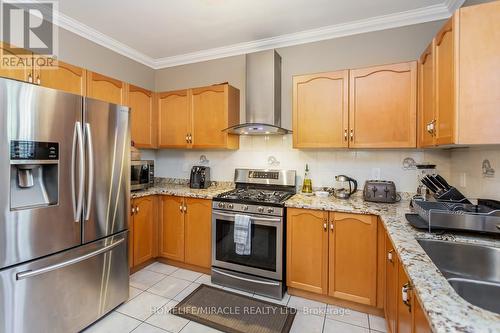 3856 Arbourview Terrace, Mississauga, ON - Indoor Photo Showing Kitchen With Double Sink