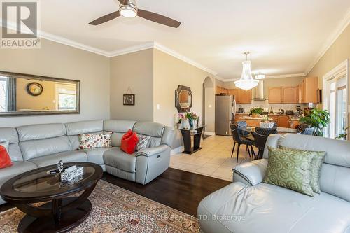 3856 Arbourview Terrace, Mississauga, ON - Indoor Photo Showing Living Room