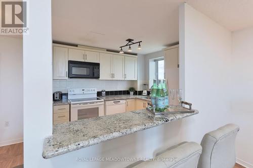 1013 - 6720 Glen Erin Drive, Mississauga, ON - Indoor Photo Showing Kitchen