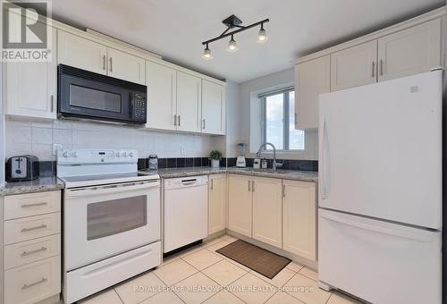 1013 - 6720 Glen Erin Drive, Mississauga, ON - Indoor Photo Showing Kitchen