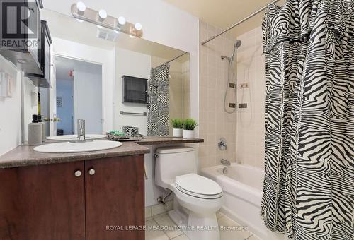 1013 - 6720 Glen Erin Drive, Mississauga, ON - Indoor Photo Showing Bathroom