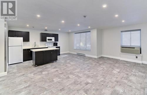 1013 - 6720 Glen Erin Drive, Mississauga, ON - Indoor Photo Showing Kitchen