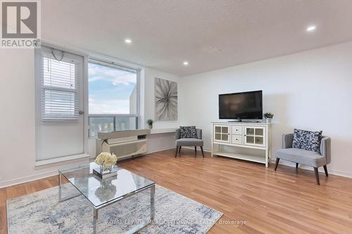 1013 - 6720 Glen Erin Drive, Mississauga, ON - Indoor Photo Showing Living Room