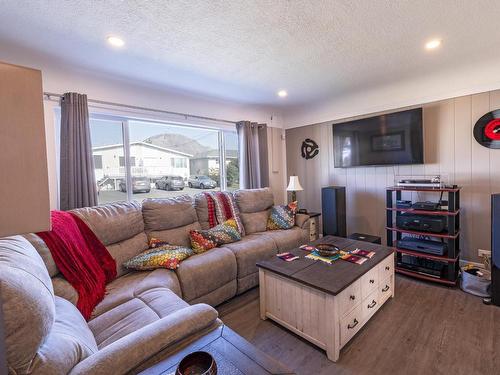 409 Linden Ave, Kamloops, BC - Indoor Photo Showing Living Room