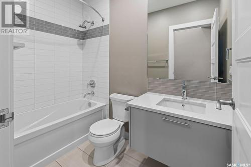 21 103 Willis Crescent, Saskatoon, SK - Indoor Photo Showing Bathroom