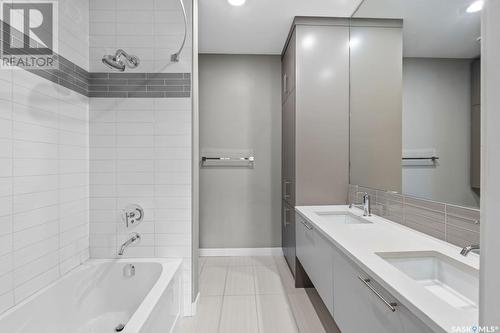 21 103 Willis Crescent, Saskatoon, SK - Indoor Photo Showing Bathroom