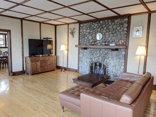 Salon - 936  - 938 Route 148, Lochaber-Partie-Ouest, QC - Indoor Photo Showing Living Room With Fireplace