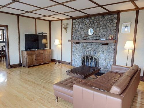 Salon - 936  - 938 Route 148, Lochaber-Partie-Ouest, QC - Indoor Photo Showing Living Room With Fireplace