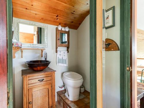 Powder room - 180 Rue Louisa, Sainte-Émélie-De-L'Énergie, QC - Indoor Photo Showing Bathroom