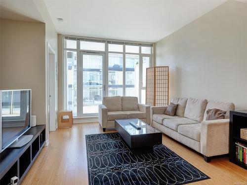 808-379 Tyee Rd, Victoria, BC - Indoor Photo Showing Living Room