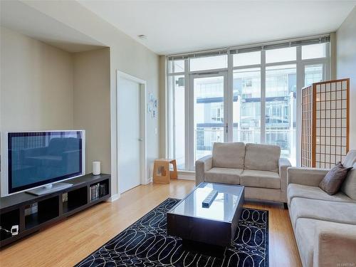 808-379 Tyee Rd, Victoria, BC - Indoor Photo Showing Living Room