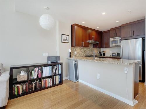 808-379 Tyee Rd, Victoria, BC - Indoor Photo Showing Kitchen