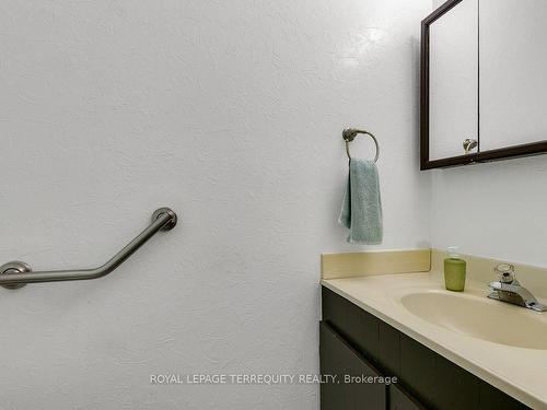 77-705 Burnhamthorpe Rd, Toronto, ON - Indoor Photo Showing Bathroom