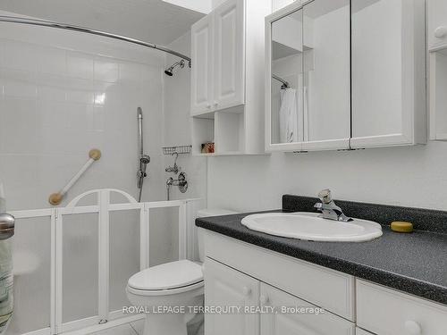 77-705 Burnhamthorpe Rd, Toronto, ON - Indoor Photo Showing Bathroom