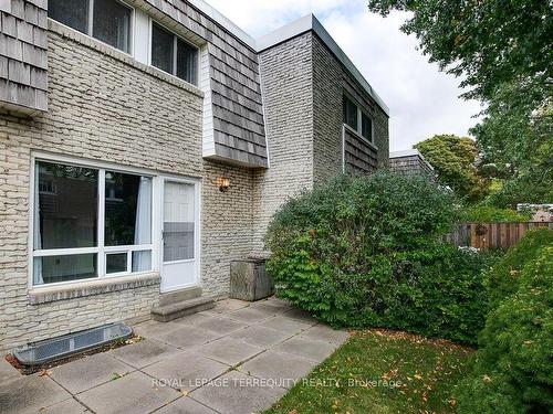 77-705 Burnhamthorpe Rd, Toronto, ON - Outdoor