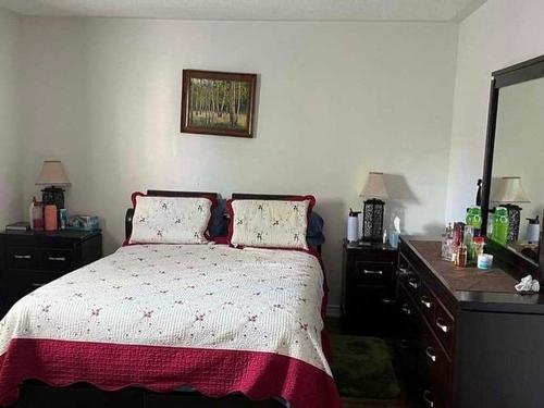 Upper-3884 Bloomington Cres, Mississauga, ON - Indoor Photo Showing Bedroom