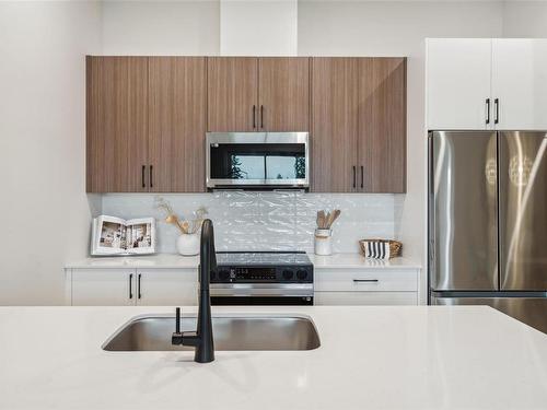 403-2770 Winster Rd, Langford, BC - Indoor Photo Showing Kitchen With Double Sink With Upgraded Kitchen