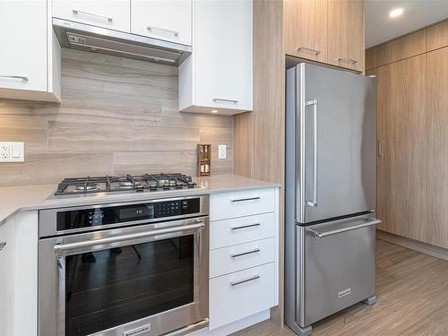 402-960 Reunion Ave, Langford, BC - Indoor Photo Showing Kitchen With Stainless Steel Kitchen With Upgraded Kitchen