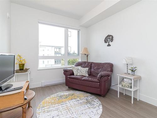 402-960 Reunion Ave, Langford, BC - Indoor Photo Showing Living Room