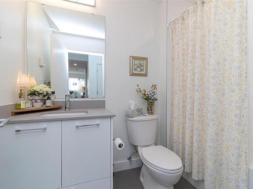 402-960 Reunion Ave, Langford, BC - Indoor Photo Showing Bathroom