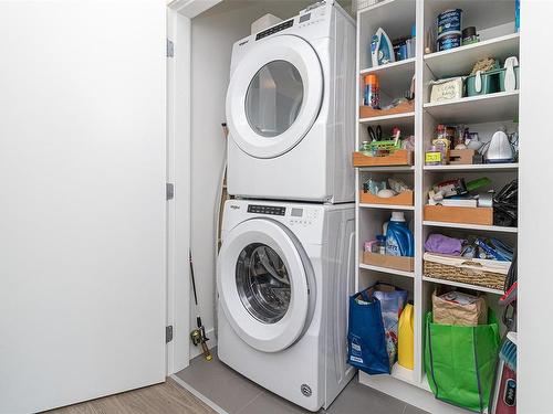 402-960 Reunion Ave, Langford, BC - Indoor Photo Showing Laundry Room