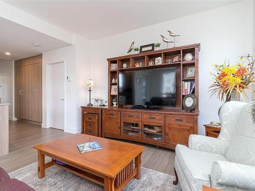 402-960 Reunion Ave, Langford, BC - Indoor Photo Showing Living Room