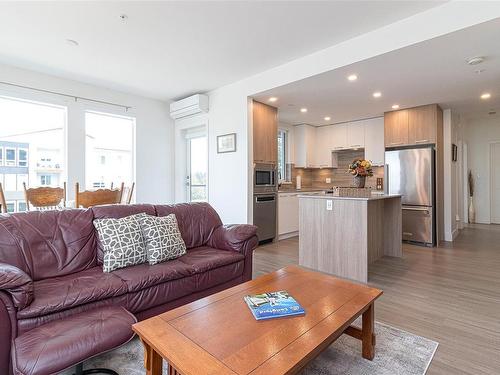 402-960 Reunion Ave, Langford, BC - Indoor Photo Showing Living Room