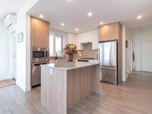 402-960 Reunion Ave, Langford, BC - Indoor Photo Showing Kitchen With Stainless Steel Kitchen With Upgraded Kitchen