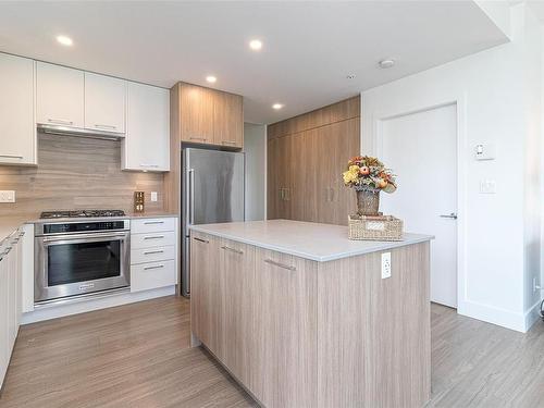 402-960 Reunion Ave, Langford, BC - Indoor Photo Showing Kitchen With Stainless Steel Kitchen With Upgraded Kitchen