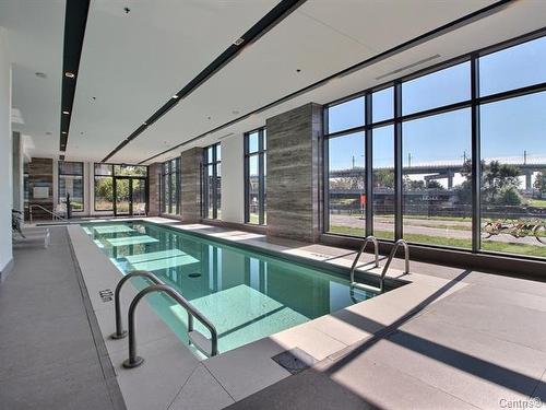 Piscine - 703-1330 Rue Olier, Montréal (Le Sud-Ouest), QC - Indoor Photo Showing Other Room With In Ground Pool