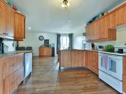 Kitchen - 665 Rue Principale, Saint-Paul-De-L'Île-Aux-Noix, QC - Indoor Photo Showing Kitchen