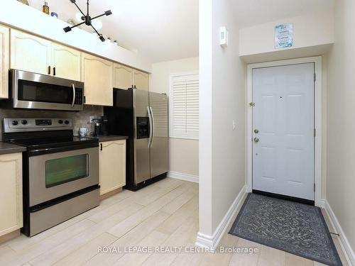 164-85 Bristol Rd E, Mississauga, ON - Indoor Photo Showing Kitchen With Stainless Steel Kitchen