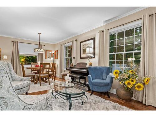 44 Southcrest Dr, Greater Napanee, ON - Indoor Photo Showing Living Room