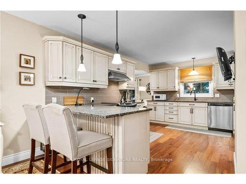 44 Southcrest Dr, Greater Napanee, ON - Indoor Photo Showing Kitchen With Upgraded Kitchen