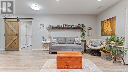 9 - 992 Windham Centre Road, Norfolk, ON - Indoor Photo Showing Living Room