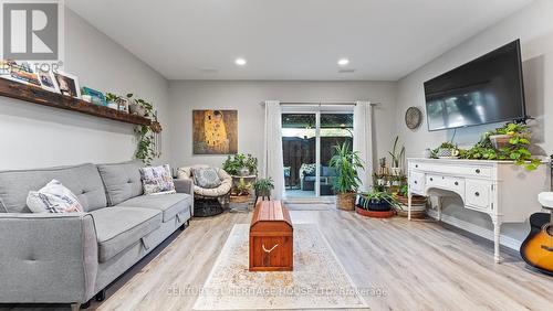 9 - 992 Windham Centre Road, Norfolk, ON - Indoor Photo Showing Living Room