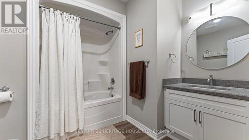 9 - 992 Windham Centre Road, Norfolk, ON - Indoor Photo Showing Bathroom