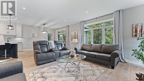 39 Gibbons Street, Norfolk, ON - Indoor Photo Showing Living Room