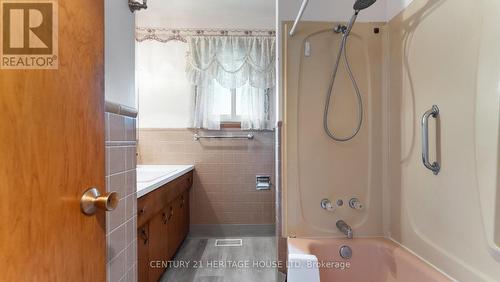 60 Forsythe Avenue, Brantford, ON - Indoor Photo Showing Bathroom