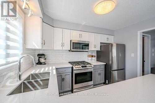 192 Severn Drive, Guelph, ON - Indoor Photo Showing Kitchen With Double Sink With Upgraded Kitchen