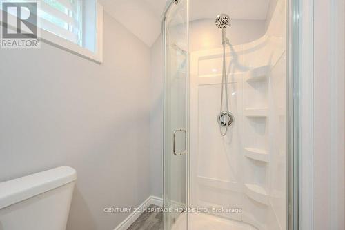 192 Severn Drive, Guelph, ON - Indoor Photo Showing Bathroom