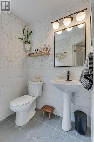 10 Fraser Drive, Stratford, ON - Indoor Photo Showing Bathroom