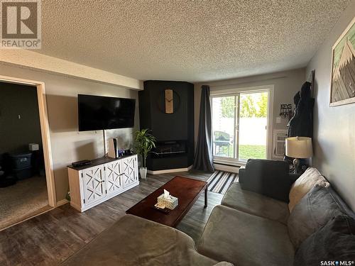 107 1832 Eaglesham Avenue, Weyburn, SK - Indoor Photo Showing Living Room