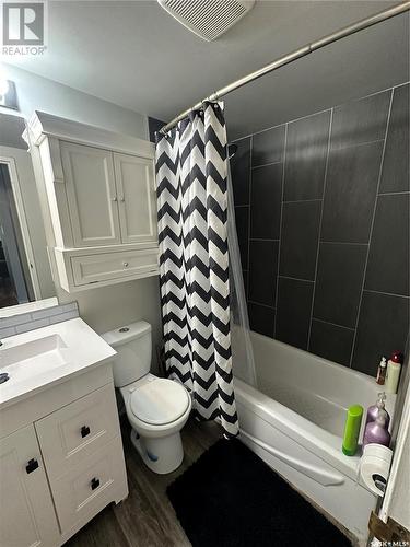 107 1832 Eaglesham Avenue, Weyburn, SK - Indoor Photo Showing Bathroom