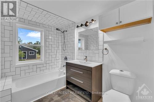 2116 County Road 2 Road, Alfred And Plantagenet, ON - Indoor Photo Showing Bathroom