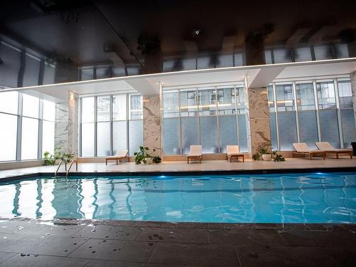 Piscine - 2802-2320 Rue Tupper, Montréal (Ville-Marie), QC - Indoor Photo Showing Other Room With In Ground Pool