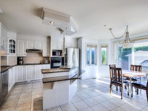 Coin-repas - 190 Rue Acher, Laval (Sainte-Dorothée), QC - Indoor Photo Showing Kitchen With Upgraded Kitchen