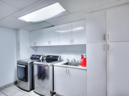 Salle de lavage - 190 Rue Acher, Laval (Sainte-Dorothée), QC - Indoor Photo Showing Laundry Room