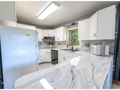 3776 Hwy 588, Thunder Bay, ON - Indoor Photo Showing Kitchen