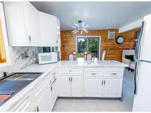 3776 Hwy 588, Thunder Bay, ON - Indoor Photo Showing Kitchen